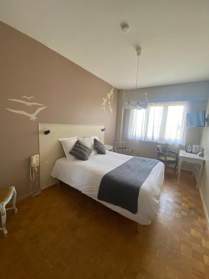 Logis L'Auberge Du Gros Silly-sur-Nied Bagian luar foto