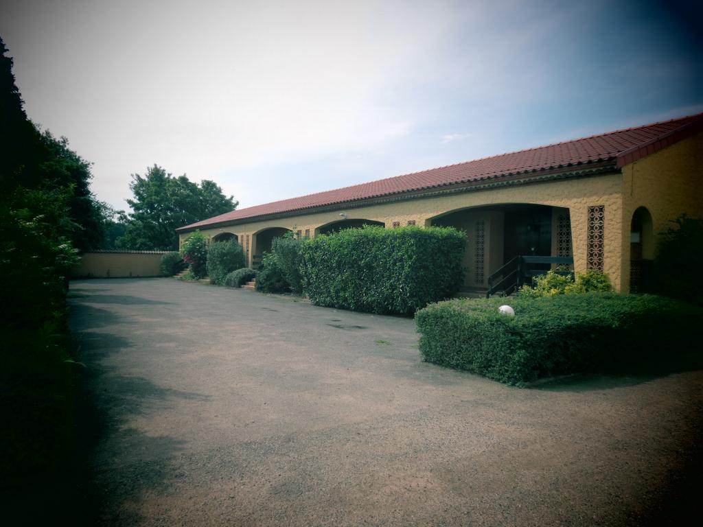 Logis L'Auberge Du Gros Silly-sur-Nied Bagian luar foto