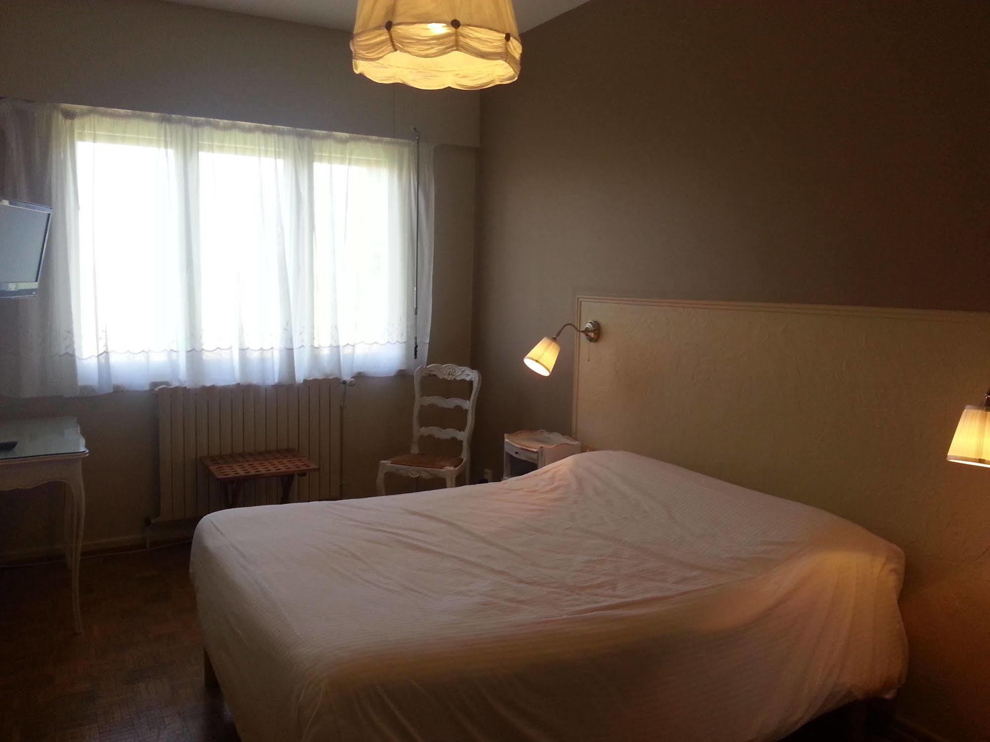 Logis L'Auberge Du Gros Silly-sur-Nied Bagian luar foto