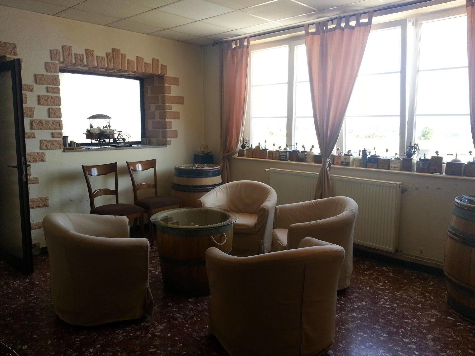 Logis L'Auberge Du Gros Silly-sur-Nied Bagian luar foto