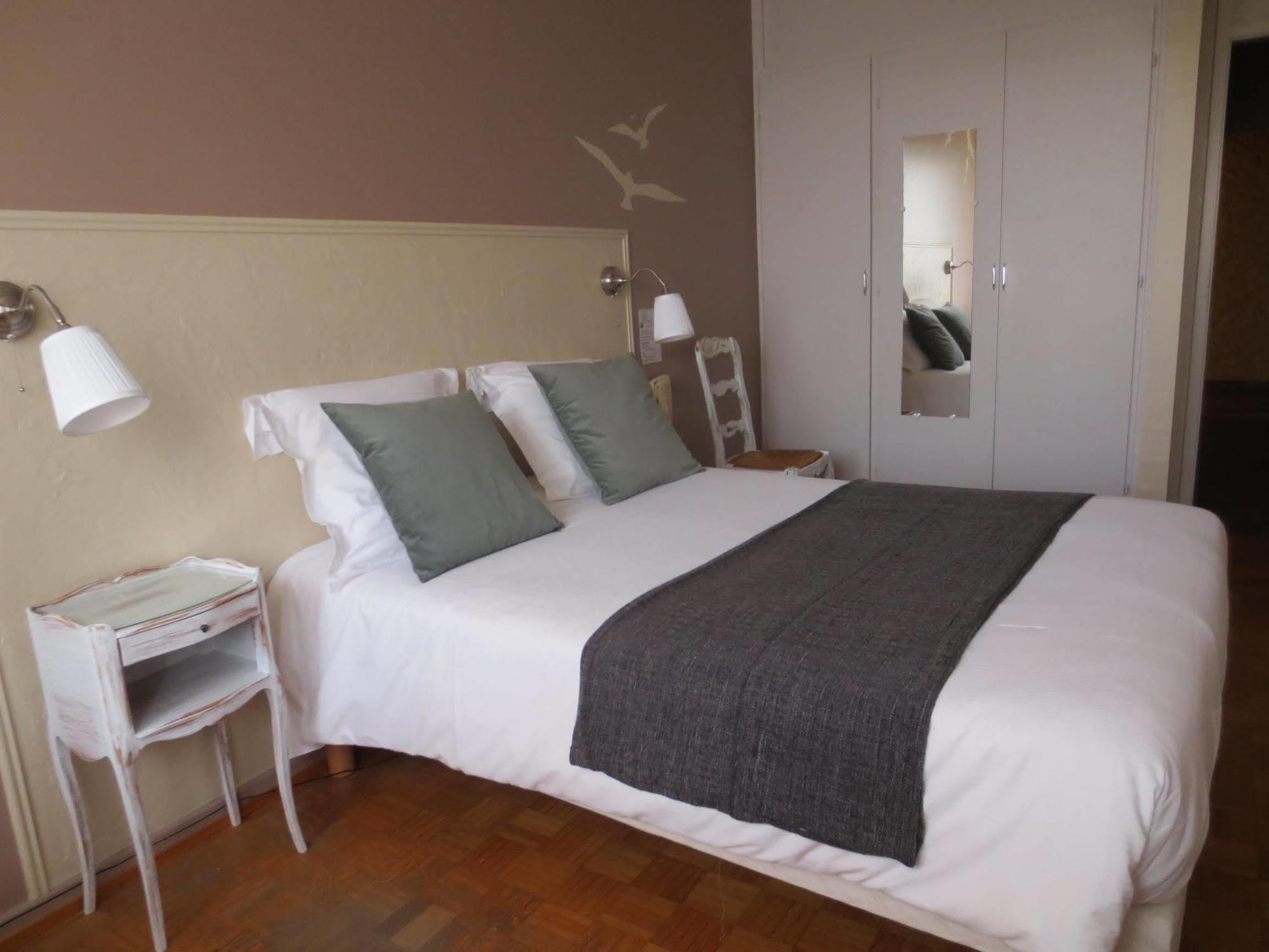 Logis L'Auberge Du Gros Silly-sur-Nied Bagian luar foto